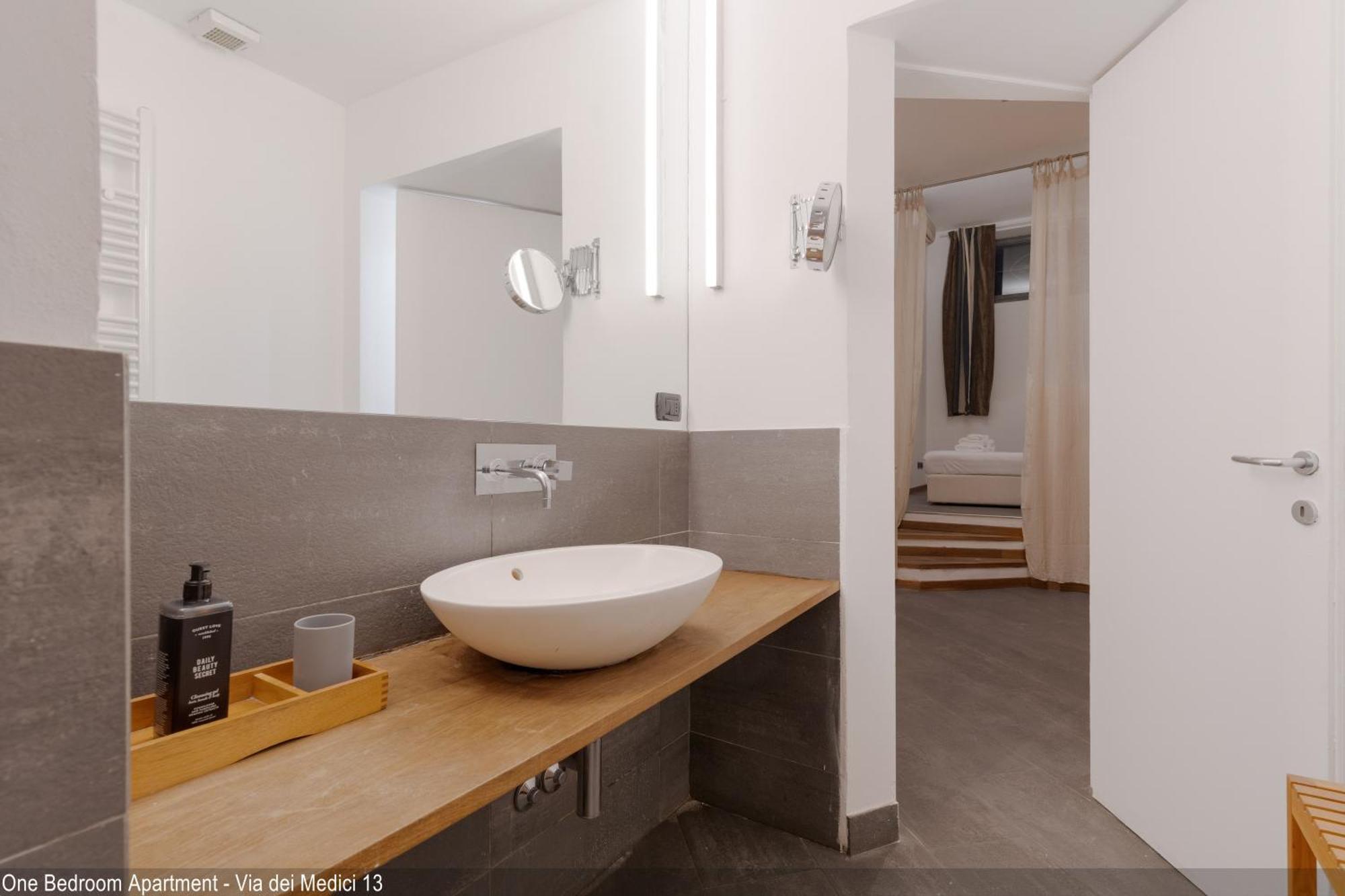 Brera Apartments In Porta Ticinese, Milan
